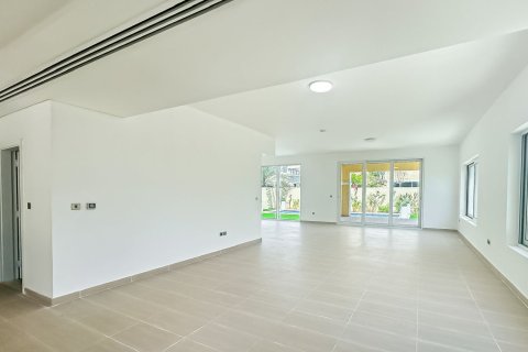 Villa de 4 dormitorios en Jumeirah Park, UAE No. 215277 3