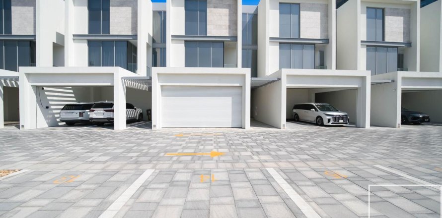 Appartement de 4 chambres à District One, UAE No. 217366