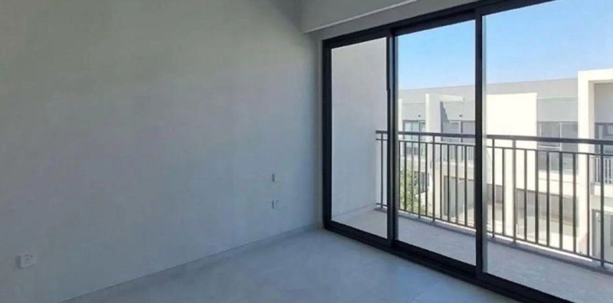 4 bedrooms Villa in Dubai, UAE No. 216401
