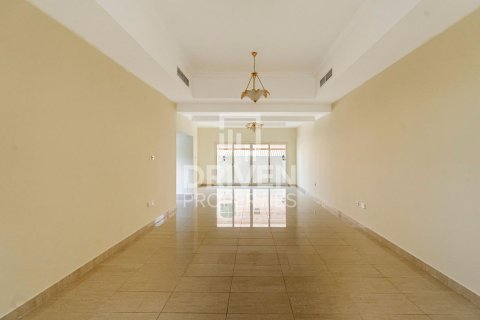 Villa de 3 dormitorios en Mirdif Villas, UAE No. 202557 3
