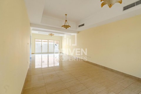 Villa de 3 dormitorios en Mirdif Villas, UAE No. 202557 5