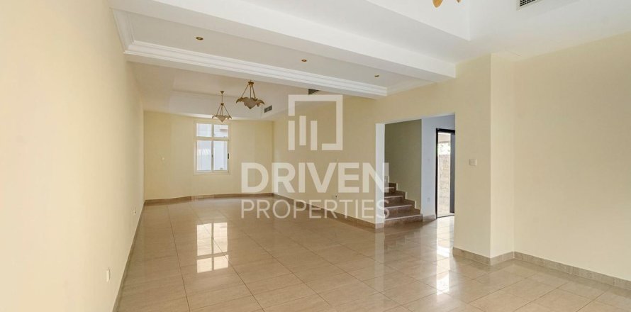 Villa de 3 dormitorios en Mirdif Villas, UAE No. 202557