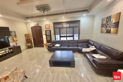4 bedrooms Villa in Dubai, UAE No. 158649
