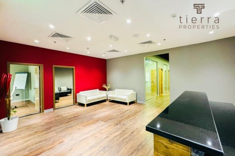 Commercial property de 696.8m² en Al Quoz, UAE No. 38860 25