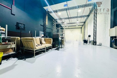 Commercial property de 696.8m² en Al Quoz, UAE No. 38860 22