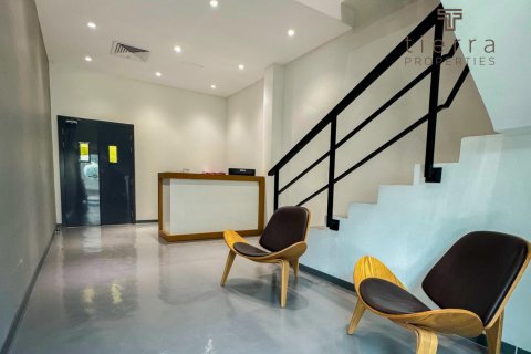 Commercial property de 696.8m² en Al Quoz, UAE No. 38860 30