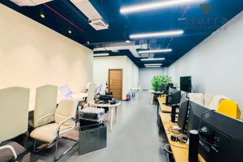 Commercial property de 696.8m² en Al Quoz, UAE No. 38860 17