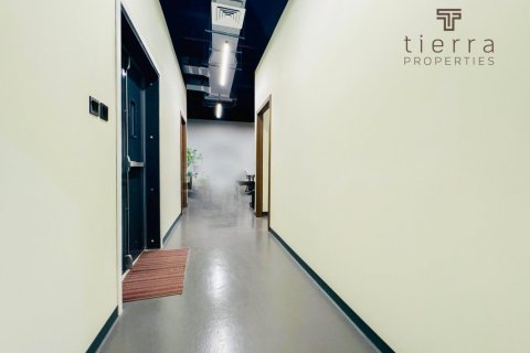 Commercial property de 696.8m² en Al Quoz, UAE No. 38860 20