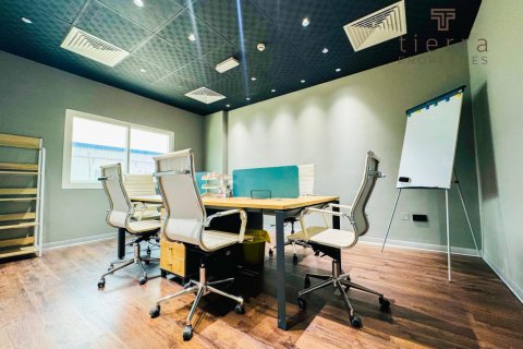 Commercial property de 696.8m² en Al Quoz, UAE No. 38860 27