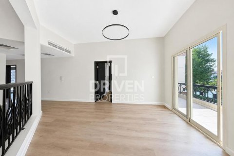 4 bedrooms Villa in Al Barsha 1, UAE No. 212856 6