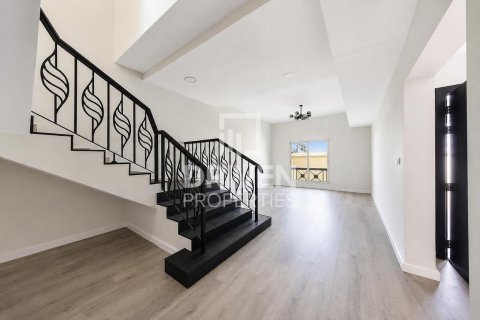 4 bedrooms Villa in Al Barsha 1, UAE No. 212856 3