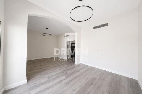 4 bedrooms Villa in Al Barsha 1, UAE No. 212856 9