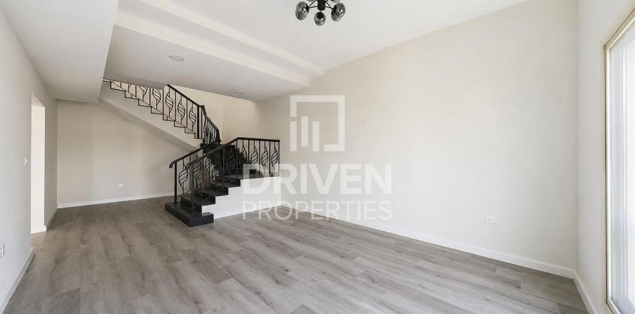 4 bedrooms Villa in Al Barsha 1, UAE No. 212856