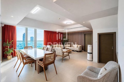 Apartment de 3 dormitorios en District 15, UAE No. 223252