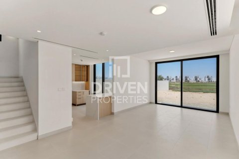 4 bedrooms Villa in EMAAR South, UAE No. 212478 3