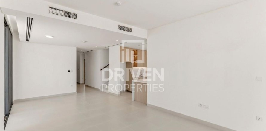 4 bedrooms Villa in EMAAR South, UAE No. 212478