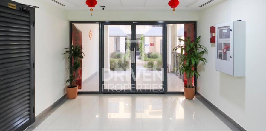 1005.68m² Building in Dubai Investment Park, UAE No. 218372