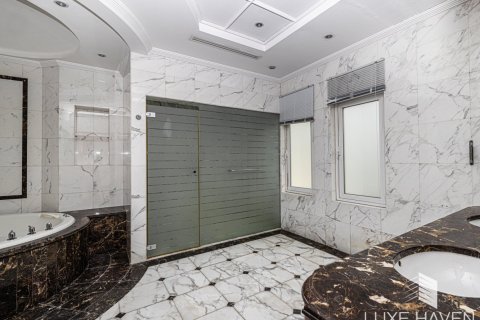 6 bedrooms Villa in Emirates Hills, UAE No. 14807 18