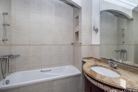 6 bedrooms Villa in Emirates Hills, UAE No. 14807 23