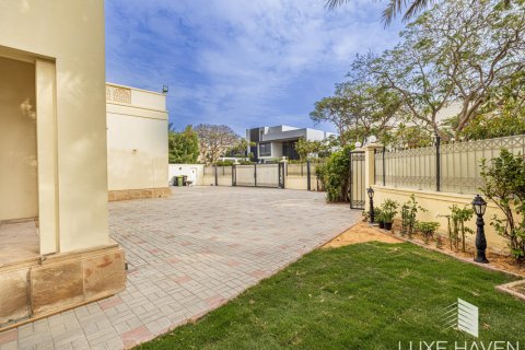 6 bedrooms Villa in Emirates Hills, UAE No. 14807 25