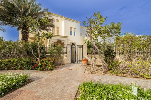 6 bedrooms Villa in Emirates Hills, UAE No. 14807 30