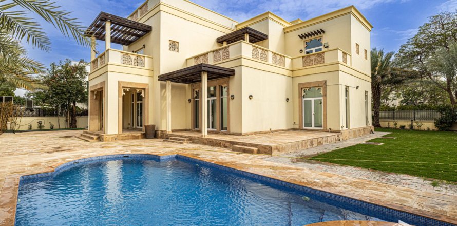 6 bedrooms Villa in Emirates Hills, UAE No. 14807
