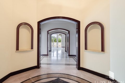 6 bedrooms Villa in Emirates Hills, UAE No. 14807 4