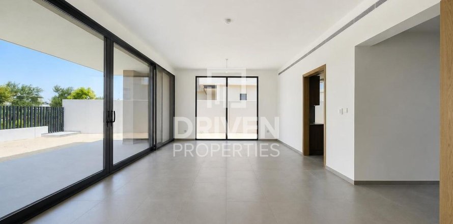Villa de 4 dormitorios en Jebel Ali, UAE No. 202830