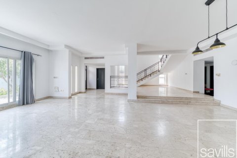 Villa de 4 dormitorios en Umm Suqeim, UAE No. 220452 3