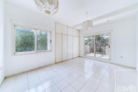 Villa de 4 dormitorios en Umm Suqeim, UAE No. 220452 5