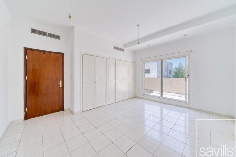 Villa de 4 dormitorios en Umm Suqeim, UAE No. 220452 7