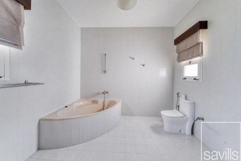 Villa de 4 dormitorios en Umm Suqeim, UAE No. 220452 8