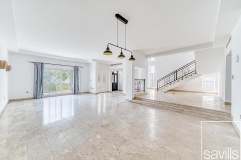 Villa de 4 dormitorios en Umm Suqeim, UAE No. 220452