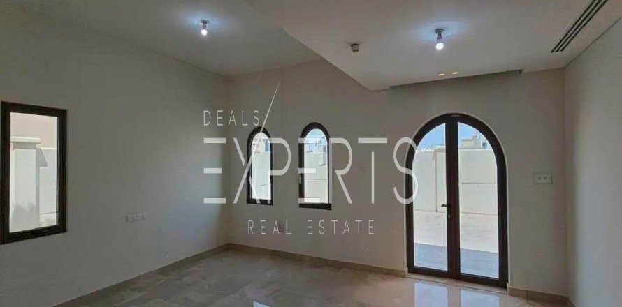 Villa de 3 dormitorios en Khalifa City, UAE No. 224208