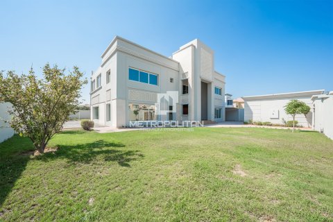 6 bedrooms Villa in Al Barsha, UAE No. 129461