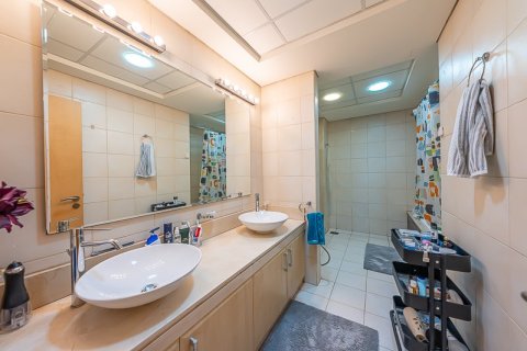 2 bedrooms Apartment in Shoreline Apartments, UAE No. 7841 3