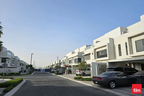 3 bedrooms Villa in Dubai, UAE No. 216003 3