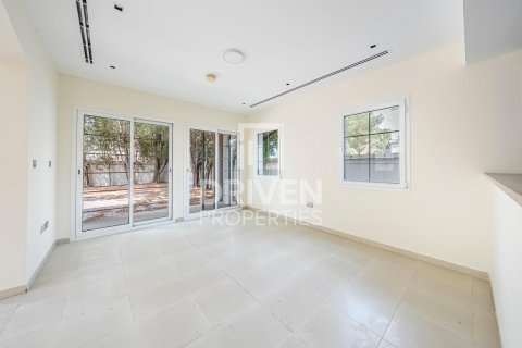Вилла с 2 спальнями в Jumeirah Village Triangle, ОАЭ №218552 4