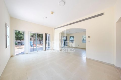 Вилла с 2 спальнями в Jumeirah Village Triangle, ОАЭ №218552 3