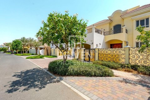 Villa de 5 dormitorios en Hacienda, UAE No. 193821