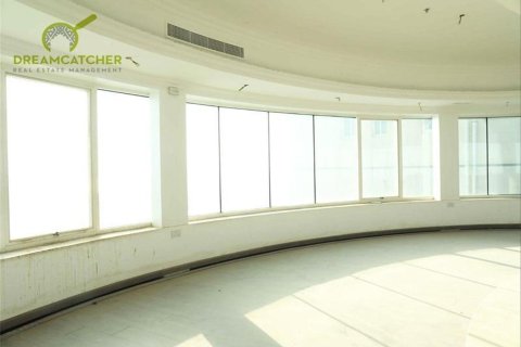 699.9m² Commercial property in Cornich Ras Al Khaima, UAE No. 75256 7