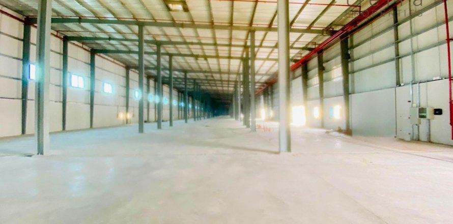 Warehouse de 724.9m² en Al Quoz, UAE No. 23586