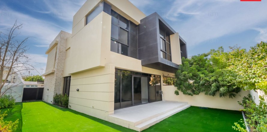 4 bedrooms Villa in Dubai, UAE No. 167512