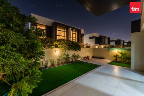 4 bedrooms Villa in Dubai, UAE No. 167512 20