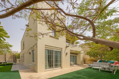 Villa de 4 dormitorios en Azalea, UAE No. 218743 3