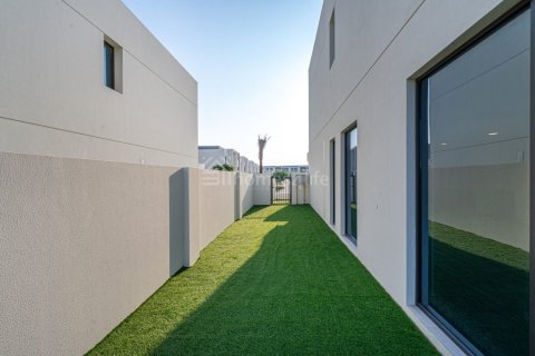 4 bedrooms Townhouse in Town Square, UAE No. 168627 4
