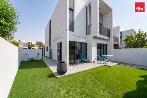 Villa de 4 dormitorios en Dubai, UAE No. 198105 19