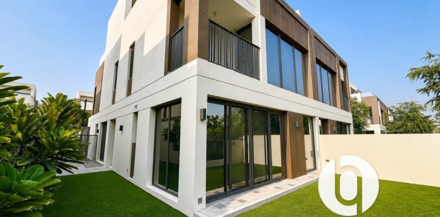 Villa de 5 dormitorios en Tilal Al Ghaf, UAE No. 222193