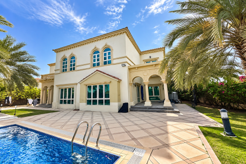Villa de 4 dormitorios en Jumeirah Islands, UAE No. 221710