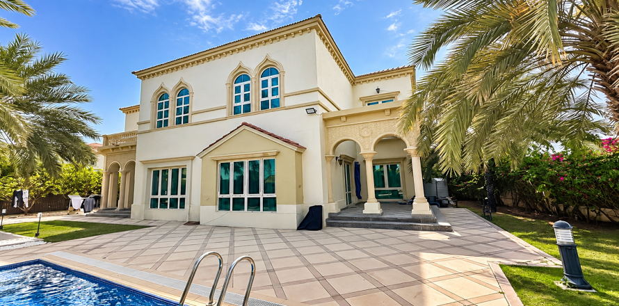 Villa de 4 dormitorios en Jumeirah Islands, UAE No. 221710